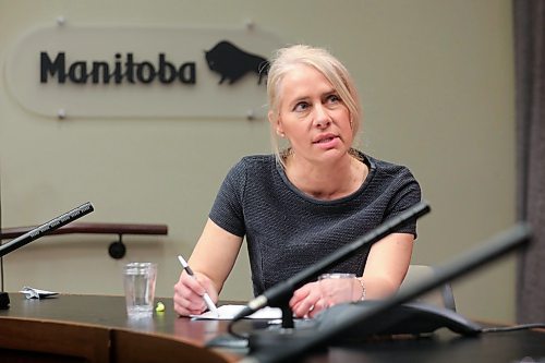 RUTH BONNEVILLE  /  WINNIPEG FREE PRESS 

Local - MB COVID-19 Presser at LEG

Lanette Siragusa chief nursing officer - Shared Health, 
responds to questions from the media during COVID-19 NewsRelease at the Legislative Building Thursday.


March 19th, 2020
