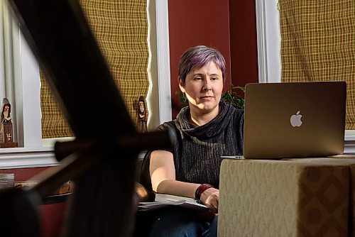 JESSE BOILY / WINNIPEG FREE PRESS
Rev. Rachel Twigg of saint Benedict's Table in her home prepares for her daily prayer livestream.  Thursday, March 19, 2020
Reporter: John Longhurst