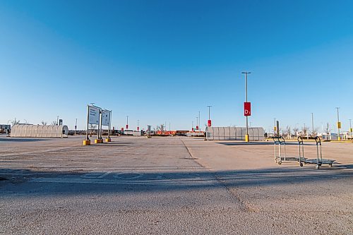 Mike Sudoma / Winnipeg Free Press
The empty parking lot of the massive IKEA store off of Kenaston Blvd. The store will be open for pickup of online orders only.
March 19, 2020