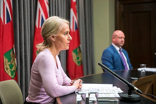 MIKAELA MACKENZIE / WINNIPEG FREE PRESS

Lanette Siragusa, chief nursing officer for Shared Health, speaks to media about COVID-19 after a state of emergency was announced at the Manitoba Legislative Building in Winnipeg on Friday, March 20, 2020. 
Winnipeg Free Press 2020