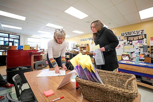 RUTH BONNEVILLE  /  WINNIPEG FREE PRESS 

Local - Schools Out

Riverbend Community School kindergarten teacher,  Kim Crass, hands a homework pack to Laura Moniz, a mom of one of her kindergarten students on Friday.  Few students attended school the last week before spring break due to OOVID-19.

Schools across Manitoba start their spring break at the end of the day Friday but will be out of school much longer due to the Coronavirus outbreak.  

March 20th, 2020
