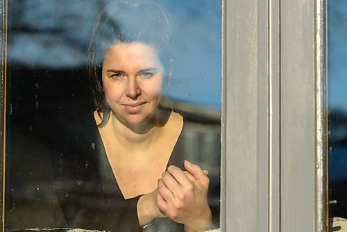 JESSE BOILY / WINNIPEG FREE PRESS
Lexi Deighton and her doula Tarana Wheelwright sit outside of Deightons home on Friday, March 20, 2020.
Reporter: Eva Wasney