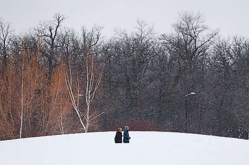 JOHN WOODS / WINNIPEG FREE PRESS
People walk at Assiniboine Park in Winnipeg Sunday, March 22, 2020. 

Reporter: macIntosh