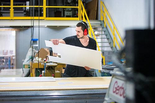 MIKAELA MACKENZIE / WINNIPEG FREE PRESS

Richard Wagner cuts parts for cough guards on a CNC router at Acryl Design in Winnipeg on Monday, March 23, 2020. For Malak Abas story.
Winnipeg Free Press 2020