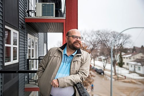 MIKAELA MACKENZIE / WINNIPEG FREE PRESS

Al Small, who has experience living in isolation as a person with a compromised immune system, poses for a portrait in his condo in Winnipeg on Tuesday, March 24, 2020. For Al Small story.
Winnipeg Free Press 2020