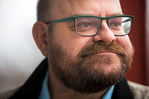 MIKAELA MACKENZIE / WINNIPEG FREE PRESS

Al Small, who has experience living in isolation as a person with a compromised immune system, poses for a portrait in his condo in Winnipeg on Tuesday, March 24, 2020. For Al Small story.
Winnipeg Free Press 2020