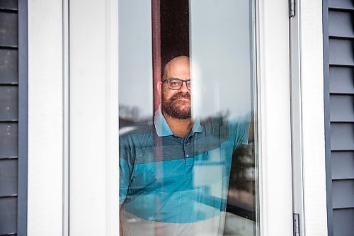 MIKAELA MACKENZIE / WINNIPEG FREE PRESS

Al Small, who has experience living in isolation as a person with a compromised immune system, poses for a portrait in his condo in Winnipeg on Tuesday, March 24, 2020. For Al Small story.
Winnipeg Free Press 2020