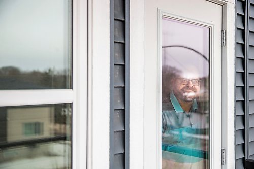 MIKAELA MACKENZIE / WINNIPEG FREE PRESS

Al Small, who has experience living in isolation as a person with a compromised immune system, poses for a portrait in his condo in Winnipeg on Tuesday, March 24, 2020. For Al Small story.
Winnipeg Free Press 2020