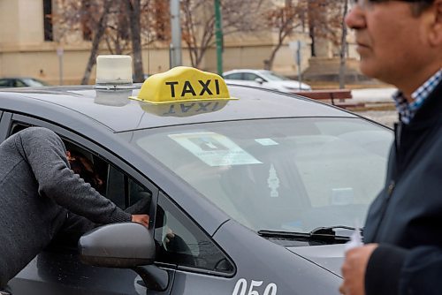 JESSE BOILY / WINNIPEG FREE PRESS
A man attaches a  flyer to the windshield of a taxi while taxis lined up in front of the Manitoba Legislative Building in memorial to Balvir Singh Toor on Tuesday, March 24, 2020. Toor was killed in an attack last week.
Reporter: