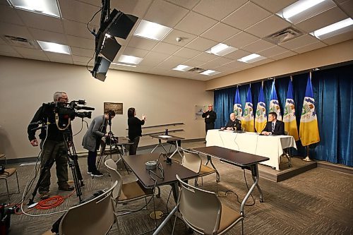 MIKE DEAL / WINNIPEG FREE PRESS
Mayor Brian Bowman and Jason Shaw, Manager, City of Winnipeg Emergency Operations Centre get ready to provide an update to the citys response to COVID-19 Tuesday afternoon. 
200324 - Tuesday, March 24, 2020