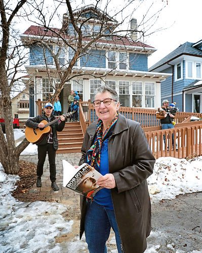 RUTH BONNEVILLE  /  WINNIPEG FREE PRESS 

Local - Neighbourhood Singalong

Tabitha Langel, the 70-year-old Wolseley resident is organizing doorstep singalongs to cheer folks up amid the pandemic.

Neighbours in the photo with her: Steven Howes (guitar), Tessa Nussbaum with her kids - Elenanor (7yrs), Jacob (5yrs) and Henry (2yrs) and Wes Treleaven with his son, Townes (1yr) and puppy Taco. 

Langel, the co-founder of the famed Tall Grass Prairie Bakery, is calling on all Winnipeggers to limber up their voices and join in to help us all get through this crisis at a singalong planned this coming Saturday. 

See Doug Speirs story. 

March 24th, 2020

