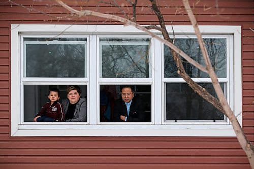 JOHN WOODS / WINNIPEG FREE PRESS
Ben and Megan Capili with their daughter Azazel, 2, who are self-isolating, are photographed at their Norwood home in Winnipeg Tuesday, March 24, 2020. The couple who work in the healthcare system as therapists offer counselling in the evenings.

Reporter: Schlesinger