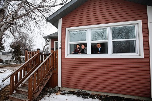 JOHN WOODS / WINNIPEG FREE PRESS
Ben and Megan Capili with their daughter Azazel, 2, who are self-isolating, are photographed at their Norwood home in Winnipeg Tuesday, March 24, 2020. The couple who work in the healthcare system as therapists offer counselling in the evenings.

Reporter: Schlesinger