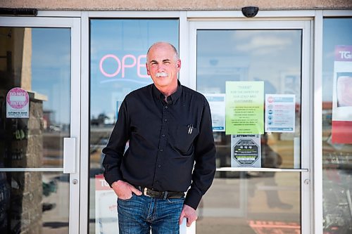 MIKAELA MACKENZIE / WINNIPEG FREE PRESS

Pat Schmitke, owner of Bigway Foods, poses for a portrait at his store in Morris on Wednesday, March 25, 2020. For Danielle da Silva story.
Winnipeg Free Press 2020