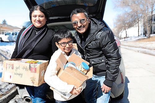 RUTH BONNEVILLE  /  WINNIPEG FREE PRESS 

VOLUNTEER  Rashmi Saxena and family 
for the March 30 edition of Volunteers column.

Photo of Rashmi Saxena her husband, Ankur Aneja (40), and the couple's son, Kabir Aneja (8), outside next to the vehicle. 

Rashmi Saxena, 39, is the creator of We Got This - Winnipeg, a Facebook group where members are helping each other during the COVID-19 pandemic.

Rashmi and Ankur are originally from India, and lived in the U.S. from 2007-2020. They just moved to Winnipeg this past January.


March 25th, 2020
