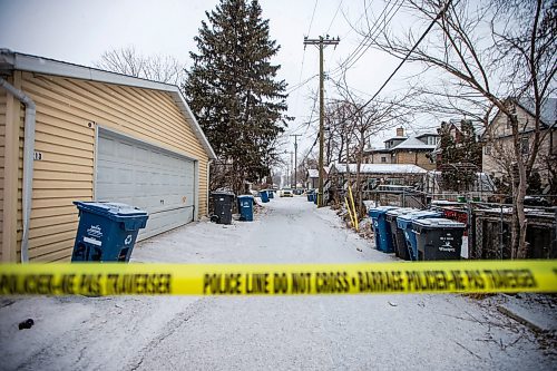 MIKAELA MACKENZIE / WINNIPEG FREE PRESS

Police on the scene of a 'suspicious incident' in the back lane on the 200 block of Lansdowne Avenue in Winnipeg on Thursday, March 26, 2020. 
Winnipeg Free Press 2020