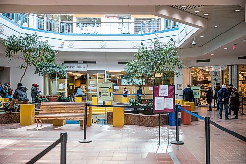 MIKAELA MACKENZIE / WINNIPEG FREE PRESS

Lineups overflow out of the doors at Service Canada at Portage Place in Winnipeg on Thursday, March 26, 2020. For JS story.
Winnipeg Free Press 2020