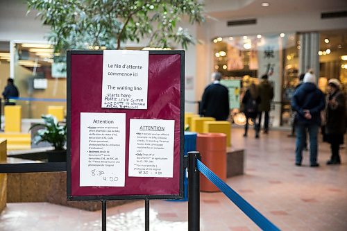 MIKAELA MACKENZIE / WINNIPEG FREE PRESS

Lineups overflow out of the doors at Service Canada at Portage Place in Winnipeg on Thursday, March 26, 2020. For JS story.
Winnipeg Free Press 2020