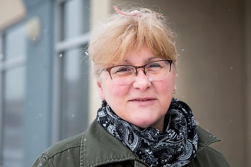 MIKAELA MACKENZIE / WINNIPEG FREE PRESS

Cheryl Tymchak stands in line at Service Canada on St. Mary's Road in Winnipeg on Thursday, March 26, 2020. For JS story.
Winnipeg Free Press 2020