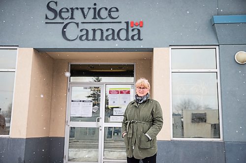 MIKAELA MACKENZIE / WINNIPEG FREE PRESS

Cheryl Tymchak stands in line at Service Canada on St. Mary's Road in Winnipeg on Thursday, March 26, 2020. For JS story.
Winnipeg Free Press 2020