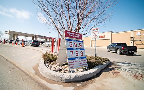 Mike Sudoma / Winnipeg Free Press
Drivers line up as gas prices at Costco Gas Bars go to an all-time low price of 59.9 Thursday afternoon
March 26, 2020