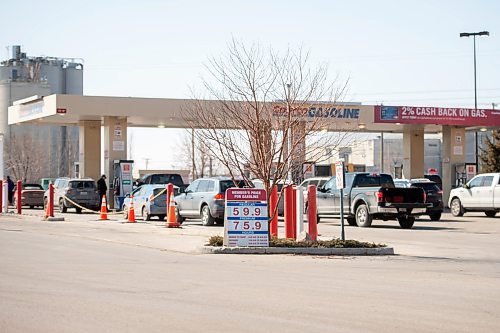 Mike Sudoma / Winnipeg Free Press
Drivers line up as gas prices at Costco Gas Bars go to an all-time low price of 59.9 Thursday afternoon
March 26, 2020