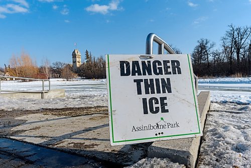 JESSE BOILY / WINNIPEG FREE PRESS
Thin ice sign at Assiniboine Park on Thursday, March 26, 2020. 
Reporter: