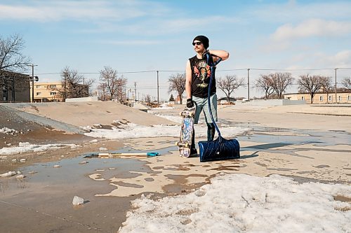 Mike Sudoma / Winnipeg Free Press
Skateboarder, Ben Deveau, works hard Thursday afternoon as he clears snow and ice from Sargrant Park skatepark so he and others can enjoy the skatepark during the coming warmer weather
March 26, 2020