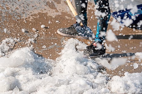 Mike Sudoma / Winnipeg Free Press
Skateboarder, Ben Deveau, chips away some ice in front of an obstacle at Sargrant Park skatepark Thursday afternoon.
March 26, 2020