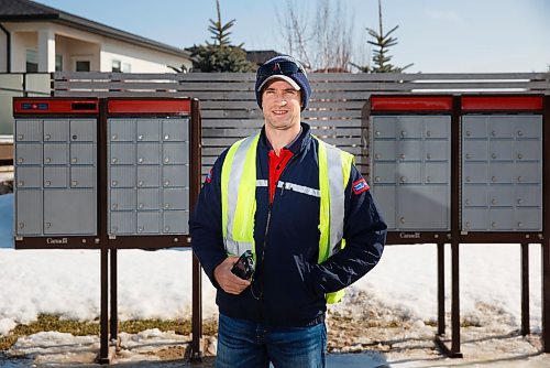 MIKE DEAL / WINNIPEG FREE PRESS
Jeremy House is a rural suburban mail carrier, and hes tasked with delivering parcels and packages to people all across Winnipeg. Rain or snow cant stop the Mail. Neither, it turns out, can COVID-19. 
200326 - Thursday, March 26, 2020.
See Ben waldman's feature story