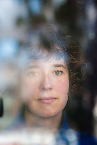 MIKAELA MACKENZIE / WINNIPEG FREE PRESS

Artist Natalie Baird poses in her window in Winnipeg on Thursday, March 26, 2020. 
Winnipeg Free Press 2020