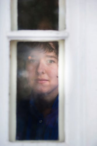 MIKAELA MACKENZIE / WINNIPEG FREE PRESS

Artist Natalie Baird poses in her window in Winnipeg on Thursday, March 26, 2020. 
Winnipeg Free Press 2020