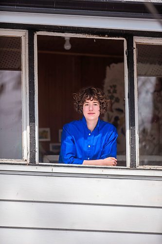 MIKAELA MACKENZIE / WINNIPEG FREE PRESS

Artist Natalie Baird poses in her window in Winnipeg on Thursday, March 26, 2020. 
Winnipeg Free Press 2020