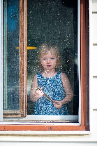 MIKAELA MACKENZIE / WINNIPEG FREE PRESS

Eloïse Krahn (2) poses for a portrait in their window in Winnipeg on Friday, March 27, 2020. They have been self-isolated since March 8th, when their toddler was sick.
Winnipeg Free Press 2020