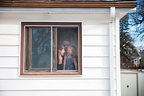 MIKAELA MACKENZIE / WINNIPEG FREE PRESS

Chantal DeGagne, Josey Krahn, and Eloïse Krahn (2) pose for a portrait in their window in Winnipeg on Friday, March 27, 2020. They have been self-isolated since March 8th, when their toddler was sick.
Winnipeg Free Press 2020