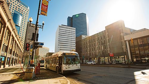 MIKE DEAL / WINNIPEG FREE PRESS
A PSA regarding the COVID-19 pandemic flashes onto the signs of a bus on Portage Avenue Friday morning. It says, "Practice Social Distancing."
200327 - Friday, March 27, 2020.