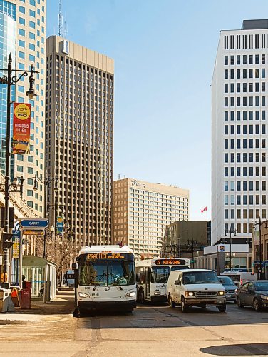 MIKE DEAL / WINNIPEG FREE PRESS
A PSA regarding the COVID-19 pandemic flashes onto the signs of a bus on Portage Avenue Friday morning. It says, "Practice Social Distancing."
200327 - Friday, March 27, 2020.