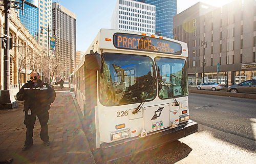 MIKE DEAL / WINNIPEG FREE PRESS
A PSA regarding the COVID-19 pandemic flashes onto the signs of a bus on Portage Avenue Friday morning. It says, "Practice Social Distancing."
200327 - Friday, March 27, 2020.