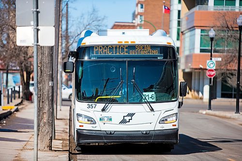 MIKAELA MACKENZIE / WINNIPEG FREE PRESS

A bus sign reminds people to practice social distancing on Pacific Avenue in the East Exchange in Winnipeg on Friday, March 27, 2020. 
Winnipeg Free Press 2020