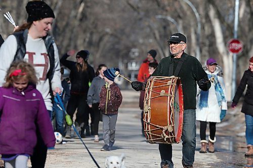 SHANNON VANRAES / WINNIPEG FREE PRESS
Allan Fineblit beats a large drum while leading a "no talent" marching band down Harvard St. in Winnipeg, March 27, 2020. Neighbours organized the march as a way to stay physically distant, but socially connected.