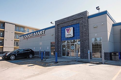 JOHN WOODS / WINNIPEG FREE PRESS
The Liquor Mart on Henderson Highway was closed after a customer said they had COVID-19 and allegedly coughed on staff in Winnipeg Sunday, March 29, 2020. 

Reporter: Mcintosh