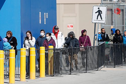 JOHN WOODS / WINNIPEG FREE PRESS
People stand in line at a McPhillips Street store during COVID-19 social positioning protocols in Winnipeg Sunday, March 29, 2020. 


Reporter: Macintosh