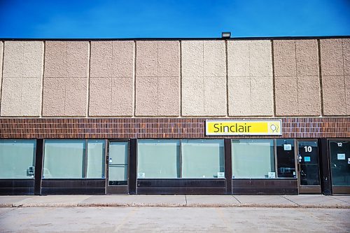 MIKAELA MACKENZIE / WINNIPEG FREE PRESS

Sinclair Dental on St. James Street in Winnipeg on Monday, March 30, 2020. The first COVID-19 death was an employee at the clinic.
Winnipeg Free Press 2020