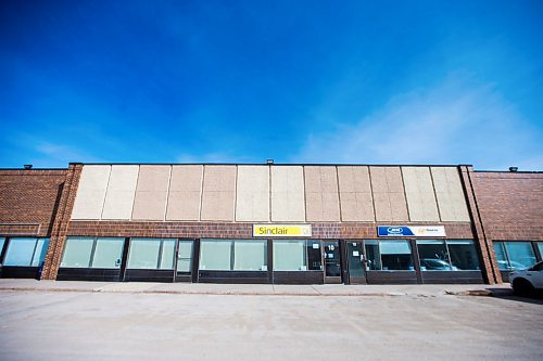 MIKAELA MACKENZIE / WINNIPEG FREE PRESS

Sinclair Dental on St. James Street in Winnipeg on Monday, March 30, 2020. The first COVID-19 death was an employee at the clinic.
Winnipeg Free Press 2020