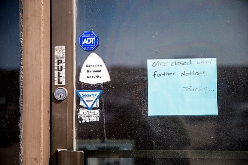 MIKAELA MACKENZIE / WINNIPEG FREE PRESS

Sinclair Dental on St. James Street in Winnipeg on Monday, March 30, 2020. The first COVID-19 death was an employee at the clinic.
Winnipeg Free Press 2020