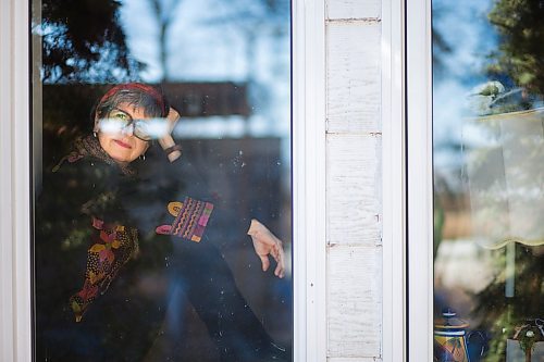 MIKAELA MACKENZIE / WINNIPEG FREE PRESS

Heidi Hunter, Winnipeg Beach based multidisciplinary artist, poses for a portrait in her window on Sunday, March 29, 2020. Hunter has been self-isolating since March 10th, and says that life right now is "breathing and drawing."
Winnipeg Free Press 2020