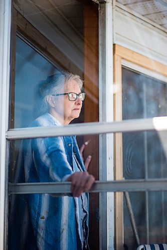 MIKAELA MACKENZIE / WINNIPEG FREE PRESS

Ainslie Davis, Sandy Hook based painter, poses for a portrait in the back doorway of her home (where she paints in the winter with a view of the lake) on Sunday, March 29, 2020. 
Winnipeg Free Press 2020