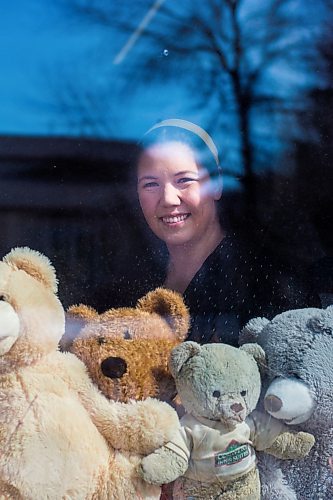 MIKAELA MACKENZIE / WINNIPEG FREE PRESS

Sheilah Restall, who sparked a new initiative called the Great Winnipeg Bear Hunt, poses for a portrait in her front window in Winnipeg on Monday, March 30, 2020. She's encouraging Winnipeggers to put teddy bears in their windows to give kids something to hunt for on neighbourhood walks.
Winnipeg Free Press 2020