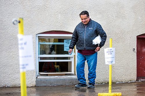 MIKAELA MACKENZIE / WINNIPEG FREE PRESS

The first customer, Eli Pruden, buys a pack of four rolls of toilet paper at Inner City Youth Alive take-out window for those who can't afford or find it in Winnipeg on Tuesday, March 31, 2020. Standup.
Winnipeg Free Press 2020