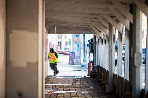 MIKAELA MACKENZIE / WINNIPEG FREE PRESS

Construction on Main Street in Winnipeg on Tuesday, March 31, 2020. For Ben Waldman story.
Winnipeg Free Press 2020